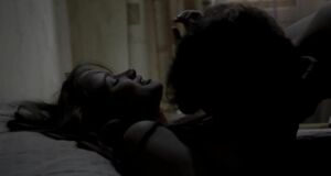 Интимная сцена на кровати с Марией Поезжаевой