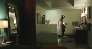 Порно сцена с Николь Кидман принимает душ