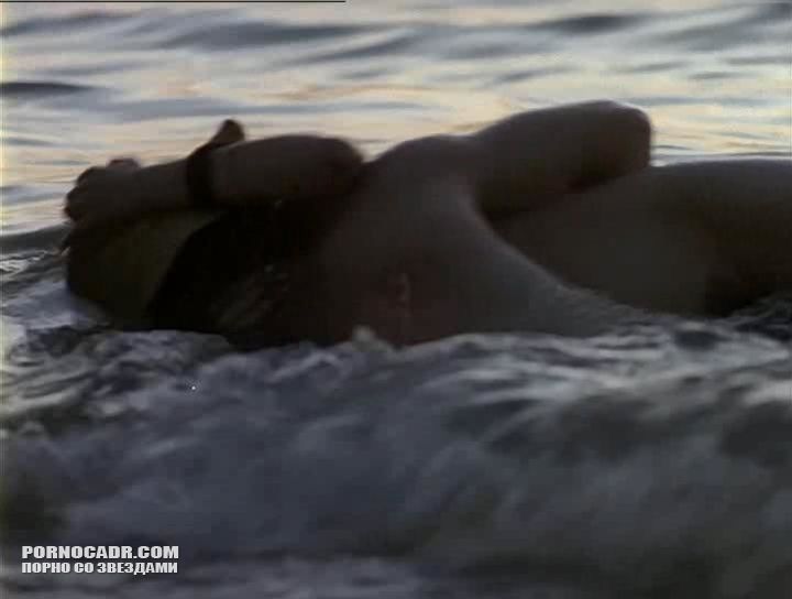 Эротическая Сцена С Софи Марсо На Пляже – Сошествие В Ад (1986)