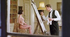 Кейт Бекинсейл голышом позирует перед художником