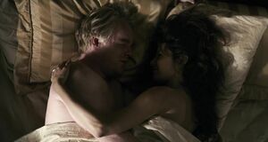 Интимная сцена на кровати с Марисой Томей