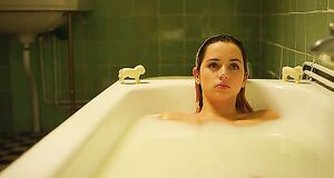 Порно сцена с Аной де Армас в ванне