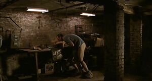 Порно сцена с Мэгги Джилленхол в подвале