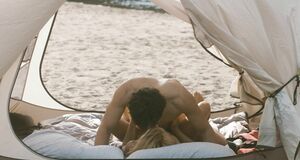 Порно сцена с Мелани Тьерри в палатке