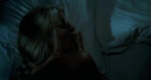 Интимная сцена на кровати с Катрин Денёв
