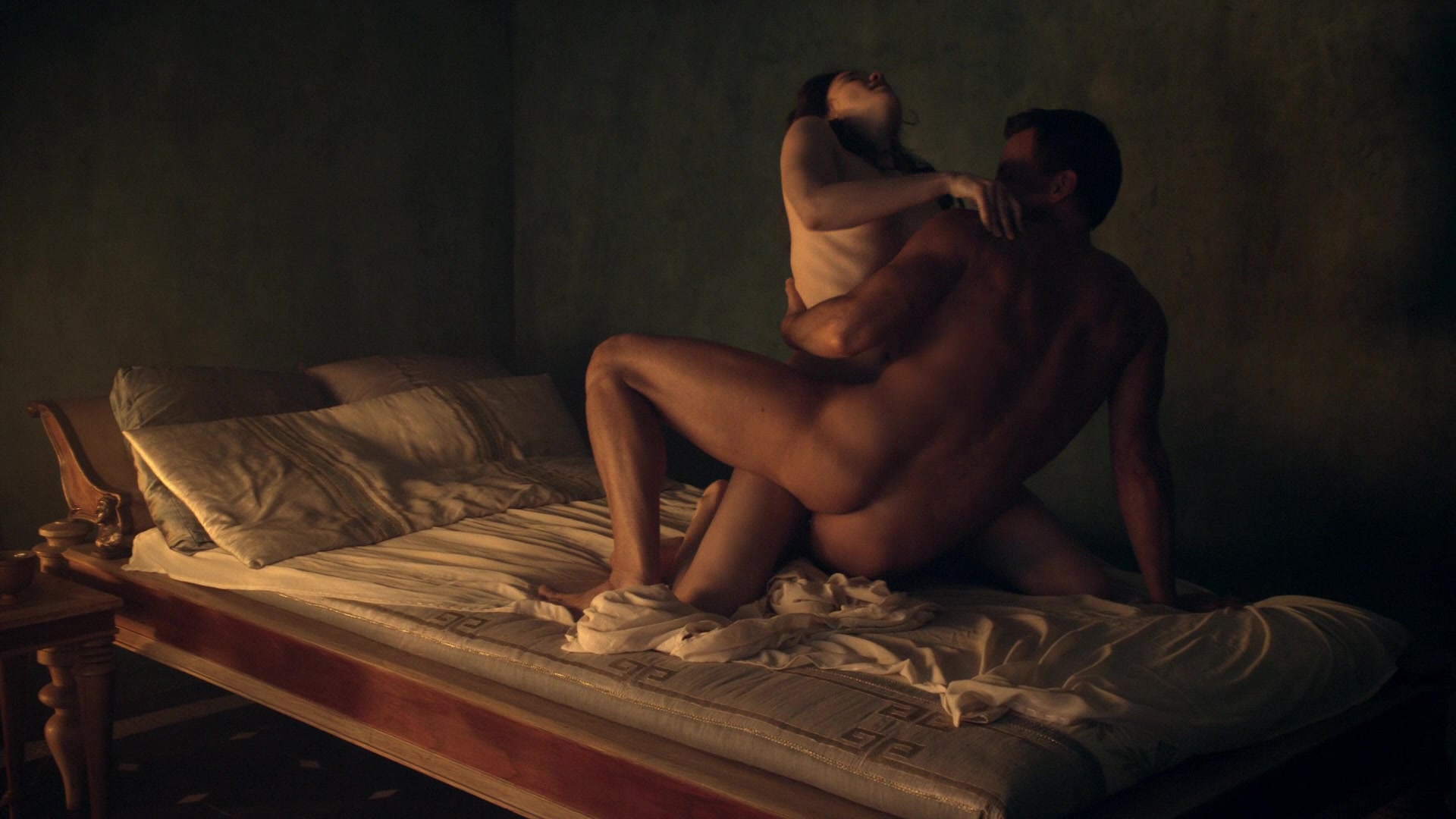 Порно сцена с Ханной Мэнгэн Лоуренс, Спартак: Месть (2012), видео.