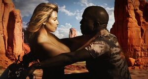 Сексуальная Ким Кардашьян в клипе «Bound 2»