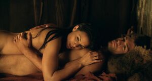 Интимная сцена на кровати с Катриной Ло