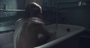 Алёна Бабенко голышом сидит в ванне