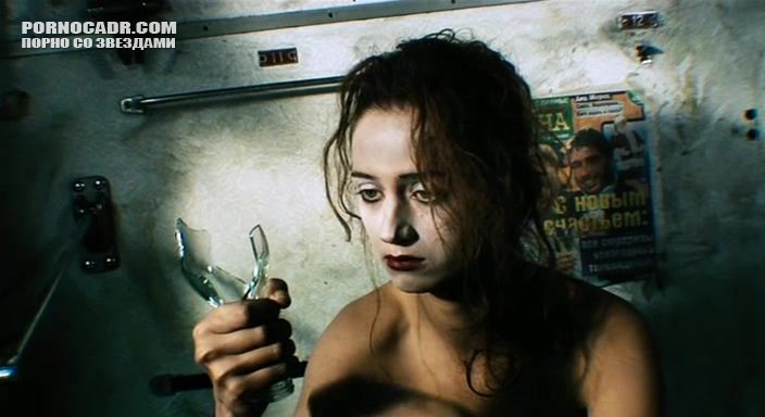 Обнаженная Виктория Исакова – Точка (2005)