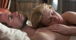 Интимная сцена на кровати с Гвинет Пэлтроу