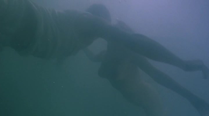 Обнаженная Кейт Уинслет Плавает Под Водой – Айрис (2001)