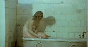Голая Евгения Крюкова в  бане