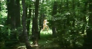 Забавы с голышом Анной Самохиной в лесу