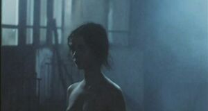 Обнаженная Елена Захарова в лунном свете