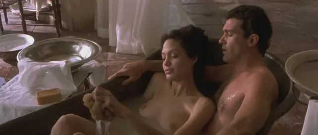 Обнаженная И Взъерошенная Анджелина Джоли – Джиа (1998)