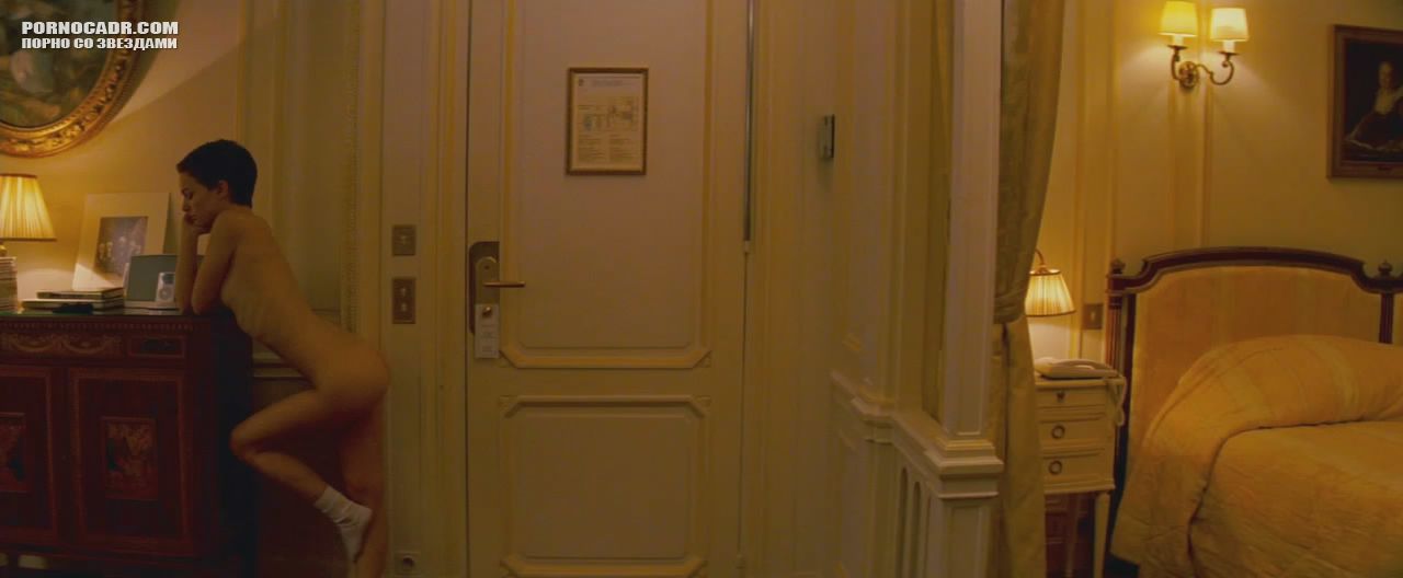 Natalie Portman Breasts Scene In Hotel Chevalier