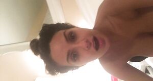 Украденное icloud видео с голыми сиськами Микаелы Хувер