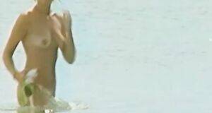 Полностью голая Лика Стар выходит из моря в шоу «Последний герой 4»