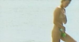 Полностью голая Лика Стар выходит из моря в шоу «Последний герой 4»