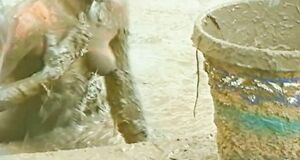 Лика Стар с голыми сиськами в грязи на шоу «Последний герой 4»
