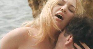 Порно сцена с Ольгой Вечкилевой на пляже