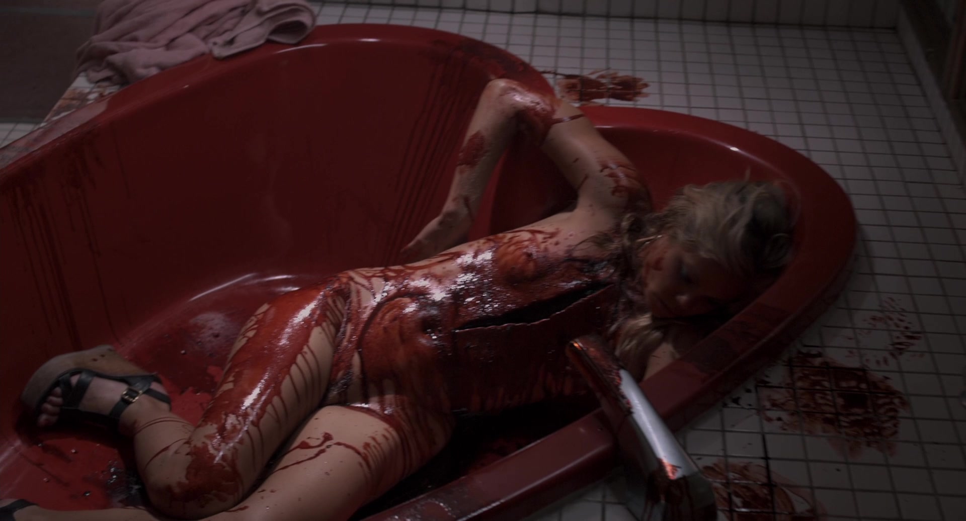 Кровавая сцена с голой Бетси Ру - Мой кровавый Валентин 3D (2009) .