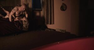Порно сцена с Бетси Ру и дальнобойщиком