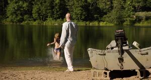 Порно сцена с АннаЛинн МакКорд в озере