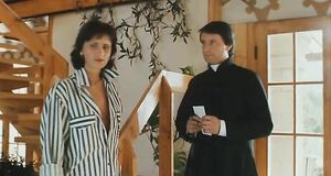 Ирина Шмелева светит сиськами в рубашке